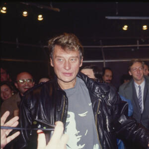 Archives - Johnny Hallyday et sa compagne Gisèle Galante lors d'une soirée d'inauguration. Février 1988 © Jean-Claude Woestelandt / Bestimage 01/02/1988 - Paris