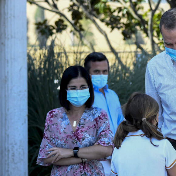 Le roi Felipe VI et la reine Letizia d'Espagne en visite dans la résidence "Ramon y Cajal" de l'association Aspace à Cizur Menor le 22 juillet 2020, en Navarre, dans le cadre de leur tournée nationale des régions pour le déconfinement.