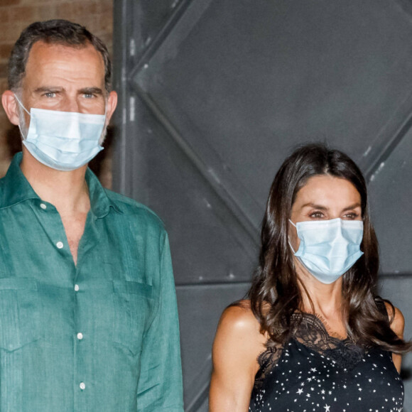 Le roi Felipe d'Espagne, la reine Letizia et leurs filles la princesse Leonor des Asturies et l'infante Sofia en visite à Mérida le 22 juillet 2020.