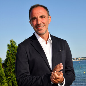 Inauguration de l'exposition des photographies de Nikos Aliagas "Thalassa, peuples de la mer" sur la croisette à Cannes le 25 juin 2020. © Bruno Bebert / Bestimage