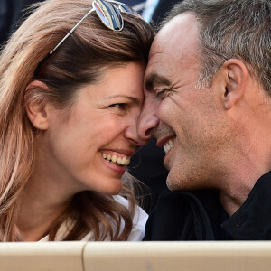 Nikos Aliagas et sa femme Tina dans les tribunes lors des internationaux de tennis de Roland Garros à Paris, France, le 31 mai 2019. © Jean-Baptiste Autissier/Panoramic/Bestimage