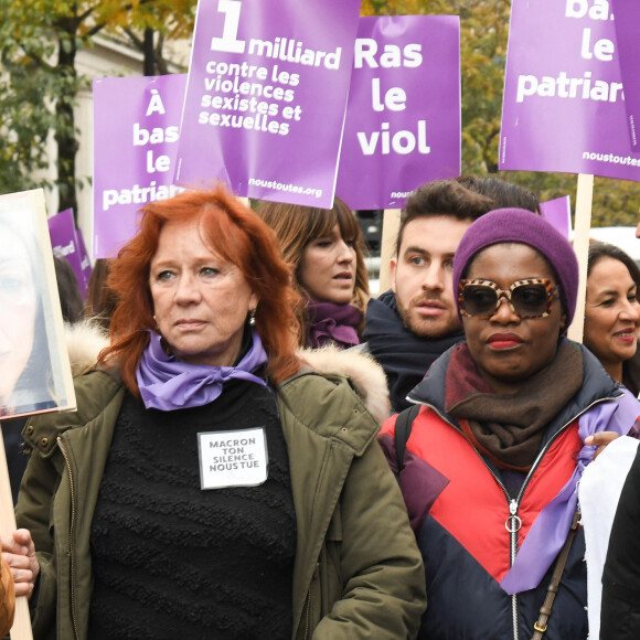 Eva Darlan - De nombreuses artistes et personnalités marchent contre les violences sexistes et sexuelles (marche organisée par le collectif NousToutes) de place de l'Opéra jusqu'à la place de la Nation à Paris le 23 Novembre 2019 © Coadic Guirec / Bestimage