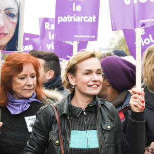 Eva Darlan - De nombreuses artistes et personnalités marchent contre les violences sexistes et sexuelles (marche organisée par le collectif NousToutes) de place de l'Opéra jusqu'à la place de la Nation à Paris le 23 Novembre 2019 © Coadic Guirec / Bestimage