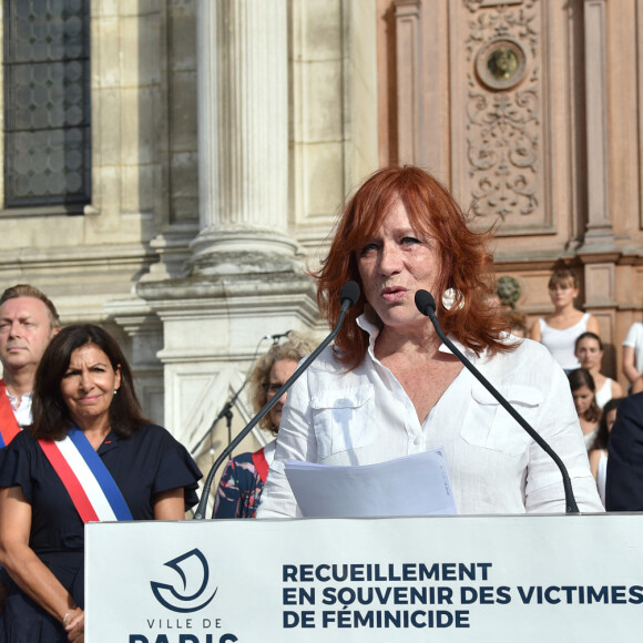 Eva Darlan - Cérémonie de recueillement en souvenir des victimes de féminicides sur le parvis de l'hôtel de ville à Paris le 28 août 2019. © Giancarlo Gorassini / Bestimage