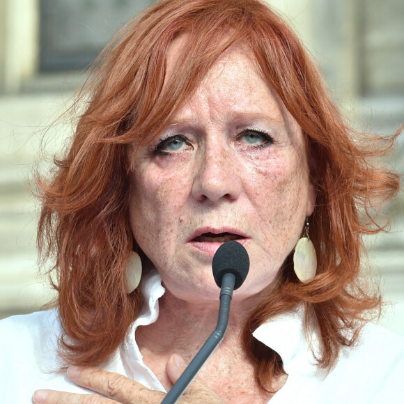 Eva Darlan - Cérémonie de recueillement en souvenir des victimes de féminicides sur le parvis de l'hôtel de ville à Paris le 28 août 2019. © Giancarlo Gorassini / Bestimage