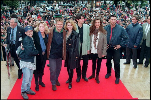 Hélène Le Moignic, Thierry Redler, Christiane Jean, Vincent Latorre, Wendy Malpeli et Gérard Vivès - L'équipe des "Filles d'à côté" au MIP TV à Cannes, en 1994