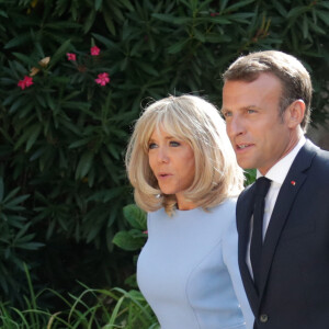 Le président de la République française Emmanuel Macron et sa femme la Première Dame Brigitte Macron - Le président de la République française reçoit le président de la fédération de Russie au fort de Brégançon, à Bormes-les-Mimosas, France, le 19 août 2019. © Itar Tass/Bestimage