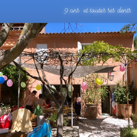 Lolita Séchan dévoile des instants de la fête d'anniversaire de sa fille Héloïse lundi 3 août 2020 - Instagram