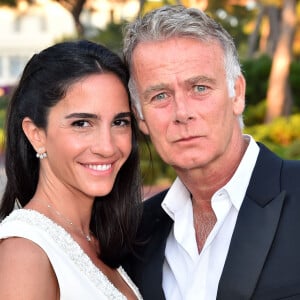 Exclusif - Franck Dubosc, l'acteur et humoriste français, et son épouse, Danièle, portant une parure de bijoux signée Messika, durant le 5eme gala annuel de l'unité d'Antibes Juan les Pins, Vallauris, Golfe Juan, de la Croix Rouge française dans le cadre du prestigieux hôtel Eden Roc au Cap d'Antibes, le 10 juin 2017. Plus de 240 convives auront répondu présents à l'invitation de la présidente de l'unité locale M Roman. Les fonds récoltés pendant cette soirée, seront dédiés aux actions sur le terrain au quotidien (centre de santé, aide alimentaire, samu social, insertion professionnelle des jeunes, formations aux premiers secours) ainsi que à l'achat de matériel d'urgence et de secours. Une sculpture "Bonbon", a été offerte par l'artiste L Jenkell, pour la vente aux enchères. Le parrain de cette soirée, cette année, est l'acteur F Dubosc, qui a pris le temps d'être présent et disponible et qui n'a pas hésité à proposer un lot supplémentaire pour la tombola, ses enfants pendant une semaine, histoire de... Une partie des dons collectés pendant la soirée de Gala sera dédiée à une action en faveur des enfants et familles victimes de l'attentat du 14 juillet de Nice. © Bruno Bébert/Bestimage