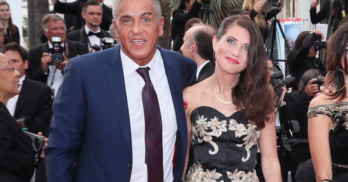 Samy Naceri et sa compagne Marie Montée des marches du film « Ahlat Agaci » lors du 71ème