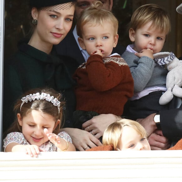 Béatrice Borromeo, son mari Pierre Casiraghi, leurs fils Francesco et Stefano Casiraghi et Maximilian Casiraghi - La famille princière de Monaco au balcon du palais lors de la Fête nationale monégasque à Monaco. Le 19 novembre 2019 © Dominique Jacovides / Bestimage 