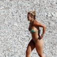 Rita Ora profite d'un après-midi ensoleillé sur une plage d'Ibiza. Le 7 août 2020.