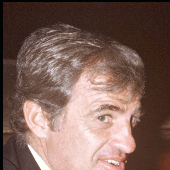 Jean-Paul Belmondo et Carlos Sotto Mayor lors d'une soirée spectacle de Liza Minelli à Paris en 1982. RINDOFF-PATERSON / BESTIMAGE