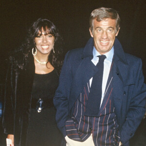 Jean-Paul Belmondo et Carlos Sotto Mayor lors de la générale du spectacle de Thierry Le Luron à Paris en 1983. RINDOFF-PATERSON / BESTIMAGE