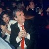 Bernard Tapie, Darry Cowl, Jean-Paul Belmondo et Carlos Sotto Mayor lors d'une soirée à L'Alcazar, à Paris, en 1985. RINDOFF-PATERSON / BESTIMAGE