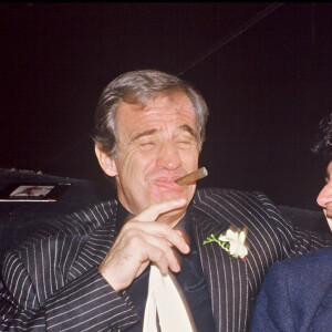 Jean-Paul Belmondo et Michel Boujenah fêtent la sortie de l'album de Carlos Sotto Mayor lors d'une soirée à Paris en 1985.