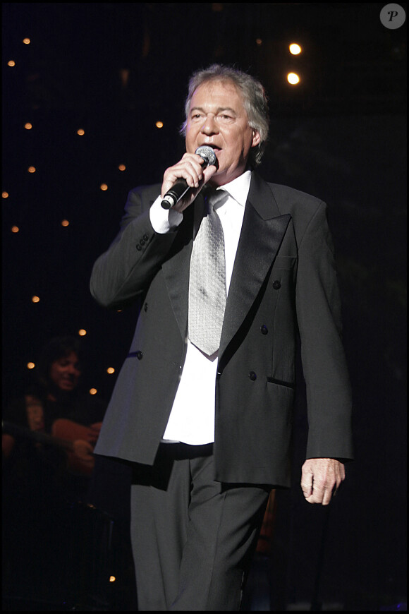 Info - Le chanteur Alain Delorme est décédé - Alain Delorme a interprété "Romantique avec Toi" - Spectacle "Âge tendre et tête de bois" à Valence au Parc des expositions