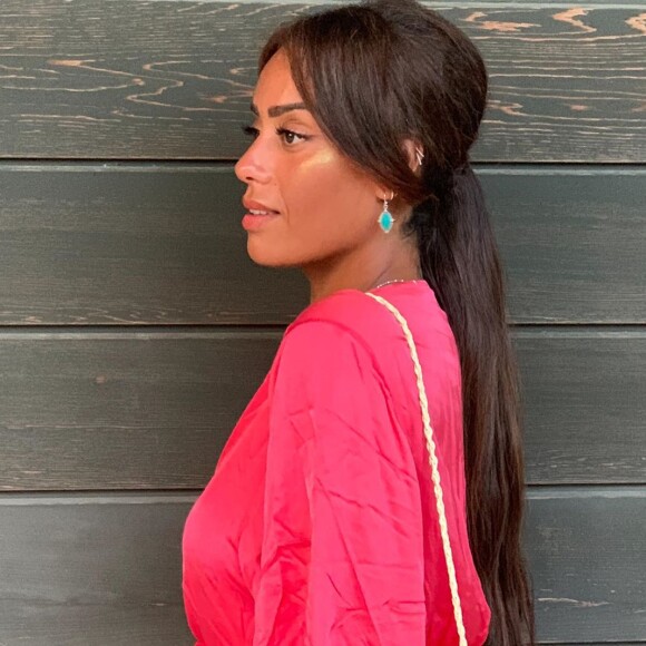 Amel Bent divine sur Instagram pendant ses vacances, le 9 août 2020