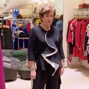 Roselyn Bachelot dans "Les Reines du shopping", émission présentée par Cristina Cordula et diffusée le 24 août 2020 sur M6.