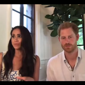 Meghan Markle et le prince Harry lors d'une visioconférence avec des membres du Queen's Commonwealth Trust, depuis leur villa de Santa Barbara. 20 août 2020.