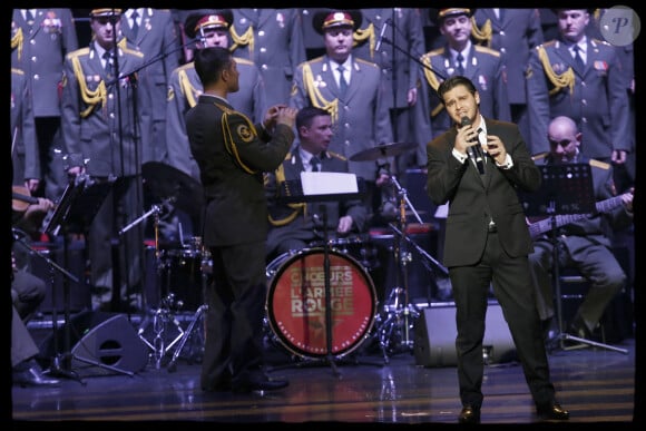 Exclusif - Julien Dassin (le jour de son anniversaire) invité d'honneur des Choeurs de l'Armée Rouge MVD pour un hommage à son père Joe Dassin à la salle Pleyel à Paris, France, le 22 mars 2017. Les Choeurs de l'Armée Rouge MVD de retour sur scène en France du 21 au 26 mars 2017. © Alain Guizard/Bestimage