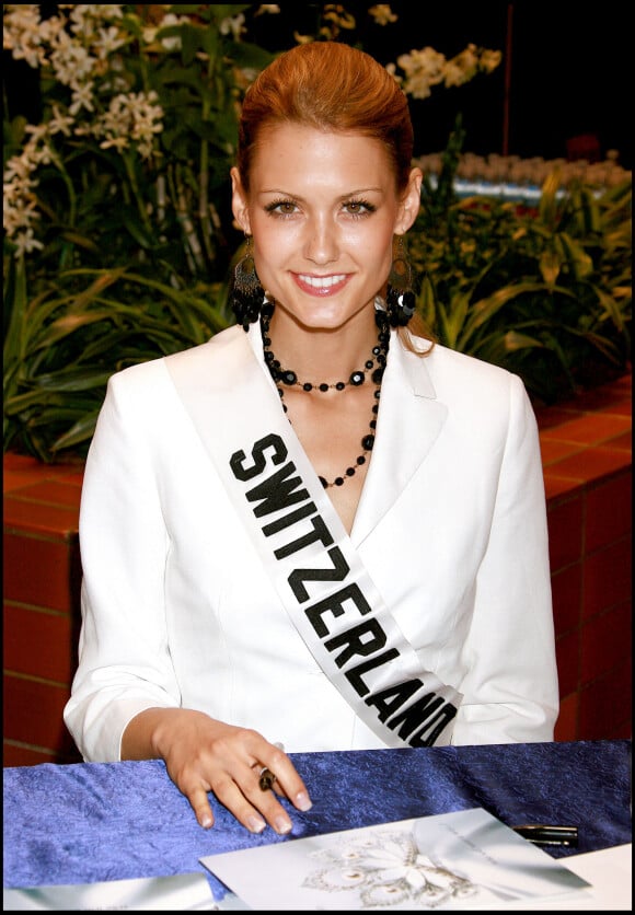 Lauriane Gilliéron, Miss Suisse 2005, à son hôtel de Los Angeles lors du concours de Miss Univers 2006.