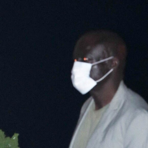Seal et sa compagne Ericka Packer sortent du restaurant Nobu après avoir dîné en amoureux à Malibu, le 22 août 2020.
