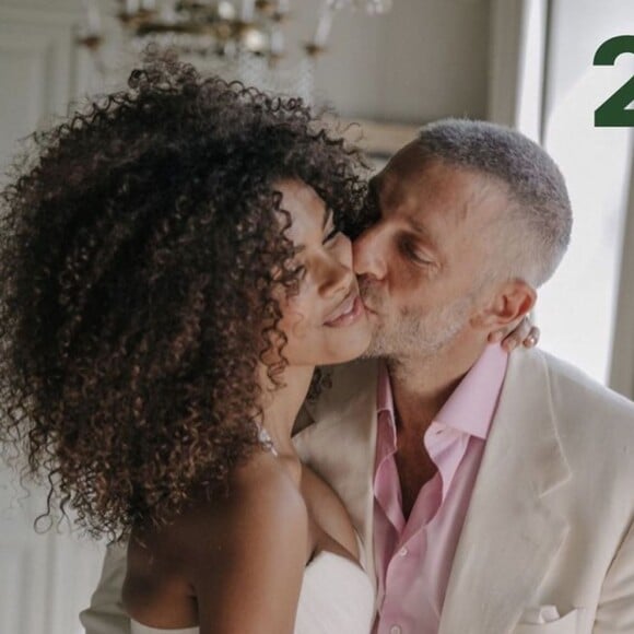 Tina Kunakey et Vincent Cassel fêtent leurs 2 ans de mariage sur Instagram, le 24 août 2020.