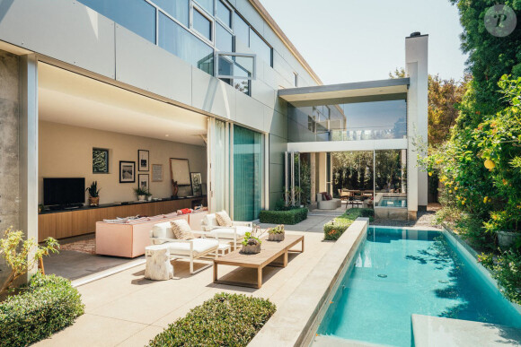 Emilia Clarke a mis en vente sa maison de Venice à Los Angeles pour 4,9 millions de dollars.