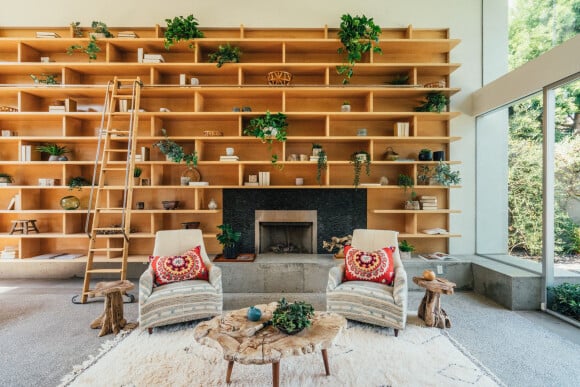 Emilia Clarke a mis en vente sa maison de Venice à Los Angeles pour 4,9 millions de dollars.