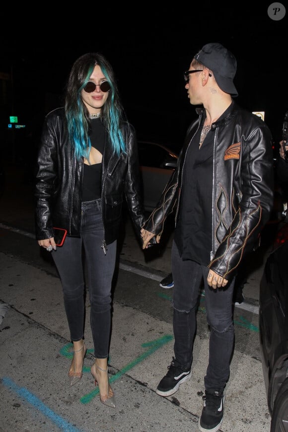 Bella Thorne et son compagnon Benjamin Mascolo sont allés dîner en amoureux au restaurant Craig's le jour de la Saint-Valentin à West Hollywood, Los Angeles, le 14 février 2020.
