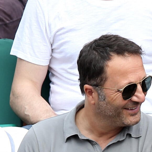 Arthur (Jacques Essebag) et sa compagne Mareva Galanter dans les tribunes lors de la finale homme des Internationaux de Tennis de Roland-Garros à Paris, le 11 juin 2017. © Jacovides-Moreau/Bestimage