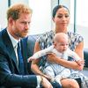 Le prince Harry et Meghan Markle présentent leur fils Archie à Desmond Tutu à Cape Town, Afrique du Sud en 2019.