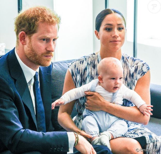 Le prince Harry et Meghan Markle présentent leur fils Archie à Desmond Tutu à Cape Town, Afrique du Sud en 2019.
