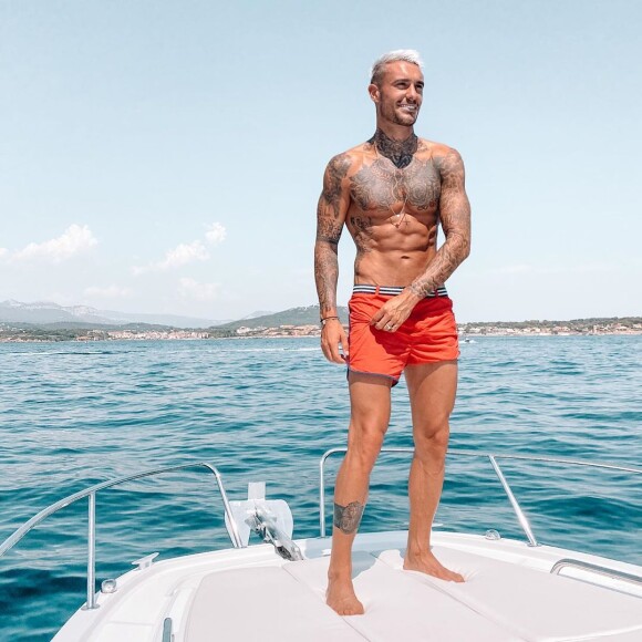 Nicolas Ferrero torse nu en pleine mer, le 24 juillet 2020