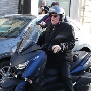 Exclusif - Gérard Depardieu quitte la station de radio RTL en scooter à Paris le 7 mars 2019.