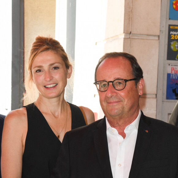 Julie Gayet (productrice du film "Les Joueuses") et son compagnon François Hollande - François Hollande croise les acteurs du film "Les Joueuses" au restaurant "Chez Paul" en marge du Festival du film Francophone d'Angoulême 2020. Le 1er septembre 2020 © Coadic Guirec / Bestimage