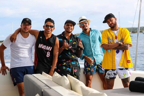 Neymar lors de leurs vacances à Ibiza en août 2020. Le joueur du PSG a été testé positif au Covid-19.