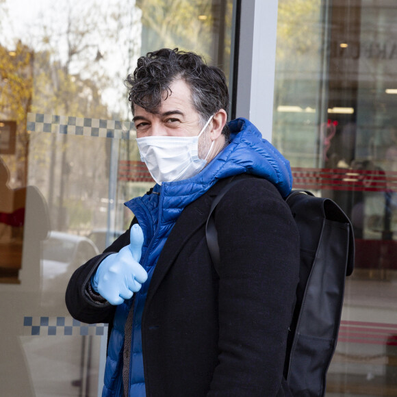 Exclusif - Stéphane Plaza - L'équipe de l'émission "Les Grosses Têtes" continue de travailler pendant le confinement lors de l'épidémie de coronavirus (COVID-19) le 6 avril 2020. © Jack Tribeca / Bestimage