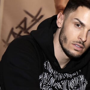 Exclusif - Baptiste Giabiconi dédicace son livre "Karl et moi" à l' EIDM (Ecole Internationale de Mode)à Paris le 29 février 2020. © Cédric Perrin/Bestimage