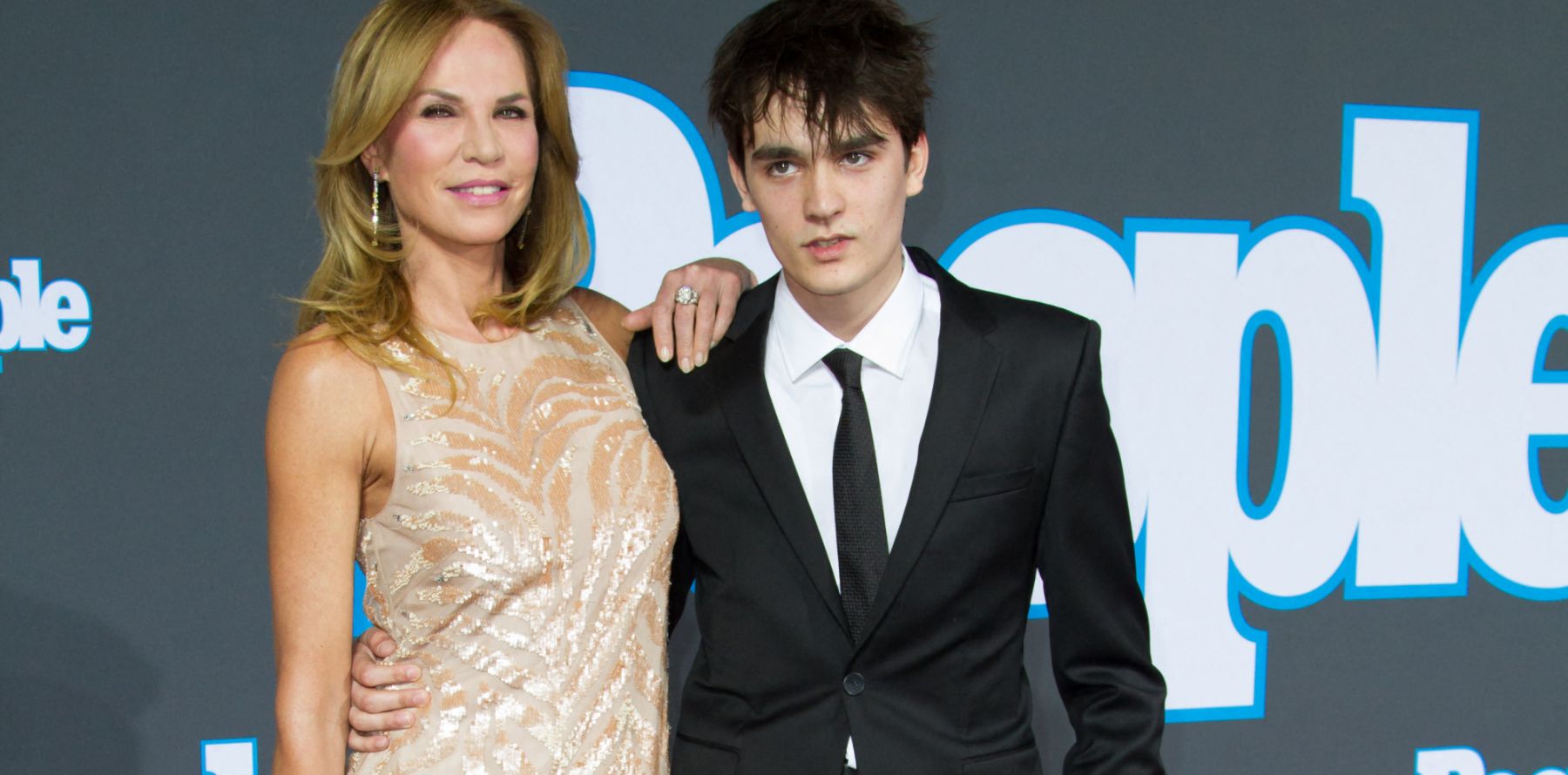 Alain-Fabien Delon hospitalisé : sa mère Rosalie lui crie ...