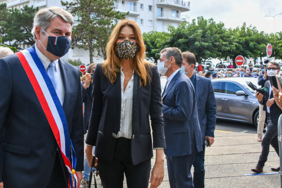 Le maire de La Baule Franck Louvrier, Carla Bruni et son mari Nicolas Sarkozy- Mariage du maire de La Baule, Franck Louvrier (ex-conseiller en communication du Président de la République N.Sarkozy) avec Sophie Jolivet à l'hôtel de Ville de La Baule, France, le 5 septembre 2020. © Sébastien Valiela/Bestimage