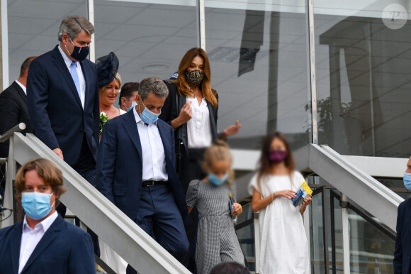 Le maire de La Baule Franck Louvrier, sa femme Sophie Jolivet, Nicolas Sarkozy, sa femme Carla Bruni, leur fille Giulia avec une amie - Mariage du maire de La Baule, Franck Louvrier (ex-conseiller en communication du Président de la République N.Sarkozy) avec Sophie Jolivet à l'hôtel de Ville de La Baule, France, le 5 septembre 2020. © Sébastien Valiela/Bestimage