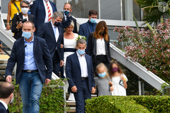 Le maire de La Baule Franck Louvrier, sa femme Sophie Jolivet, Nicolas Sarkozy, sa femme Carla Bruni, leur fille Giulia avec une amie - Mariage du maire de La Baule, Franck Louvrier (ex-conseiller en communication du Président de la République N.Sarkozy) avec Sophie Jolivet à l'hôtel de Ville de La Baule, France, le 5 septembre 2020. © Sébastien Valiela/Bestimage