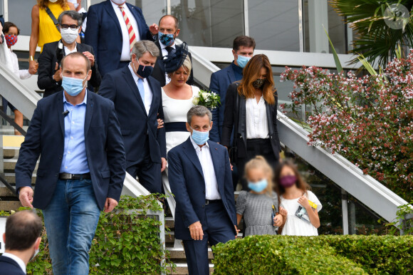 Le maire de La Baule Franck Louvrier, sa femme Sophie Jolivet, Nicolas Sarkozy, sa femme Carla Bruni, leur fille Giulia avec une amie - Mariage du maire de La Baule, Franck Louvrier (ex-conseiller en communication du Président de la République N.Sarkozy) avec Sophie Jolivet à l'hôtel de Ville de La Baule, France, le 5 septembre 2020. © Sébastien Valiela/Bestimage
