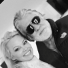 Pamela Anderson et son mari Jon Peters. Première photo des jeunes mariés postée le 25 janvier 2020.
