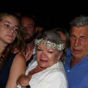 Exclusif - Paola Castaldi (la soeur de Benjamin), Catherine Allégret, Jean-Pierre Castaldi, Benjamin Castaldi, son fils Julien et sa femme Aurore Aleman - Soirée de mariage de Benjamin Castaldi et Aurore Aleman au Mas de La Rose à Eygalières, le 27 août 2016. © Jacovides-Moreau/Bestimage