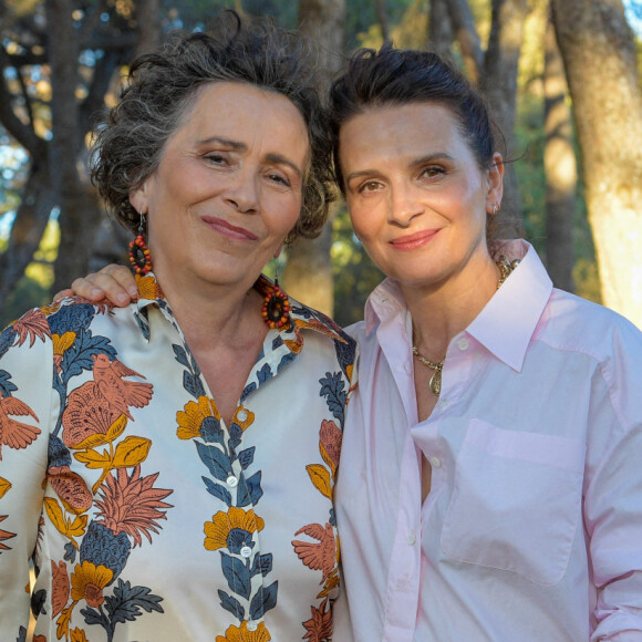 Exclusif - Juliette Binoche et Marie-Monique Robin - La première édition du "Porquerolles film festival" consacré à l'environnement et présidé par l'actrice Juliette Binoche a récompensé le film "Dark water". La première édition du " Porquerolles Film Festival " s'est tenue du 8 juillet au 27 août 2020. © Patrick Carpentier / Bestimage