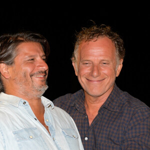 Vincent Doerr (Directeur Général du Festival et Fondateur), Charles Berling - La première édition du "Porquerolles film festival" consacré à l'environnement et présidé par l'actrice Juliette Binoche a récompensé le film "Dark water" le 27 août 2020. © Patrick Carpentier / Bestimage