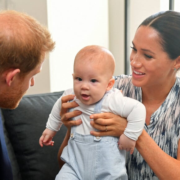 Meghan Markle, le prince Harry et leur fils Archie lors de leur tournée royale en Afrique du sud, à Cape Town, 2019.